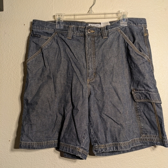 Columbia Men's Blue Cargo Shorts Size 38 Pre-owned - Picture 1 of 11